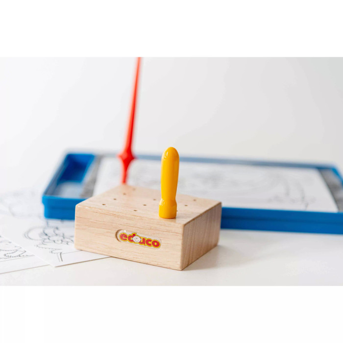 Support à Poinçons en Bois Naturel - Organisation Optimale pour la Classe