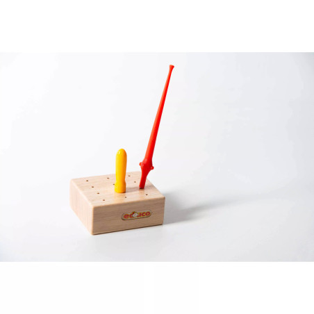 Support à Poinçons en Bois Naturel - Organisation Optimale pour la Classe