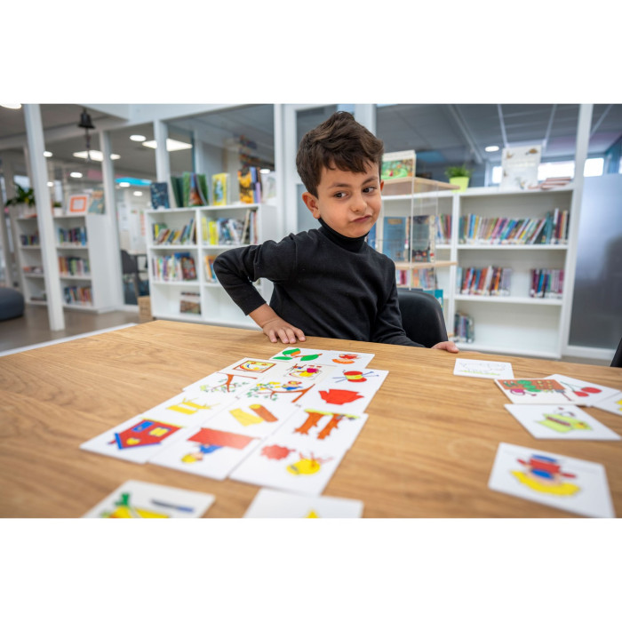 Jeu Éducatif Resulta - Développement des Compétences Linguistiques et Logiques