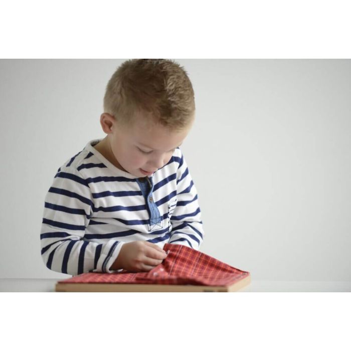 Cadre d'Habillage Montessori - Petits Boutons pour Développer l'Autonomie