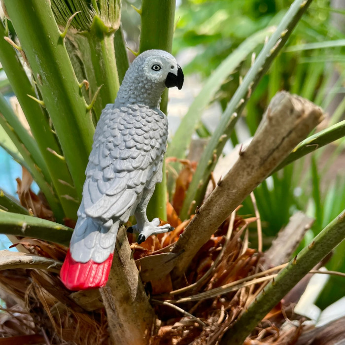 Figurine de perroquet gris du Gabon aux détails réalistes