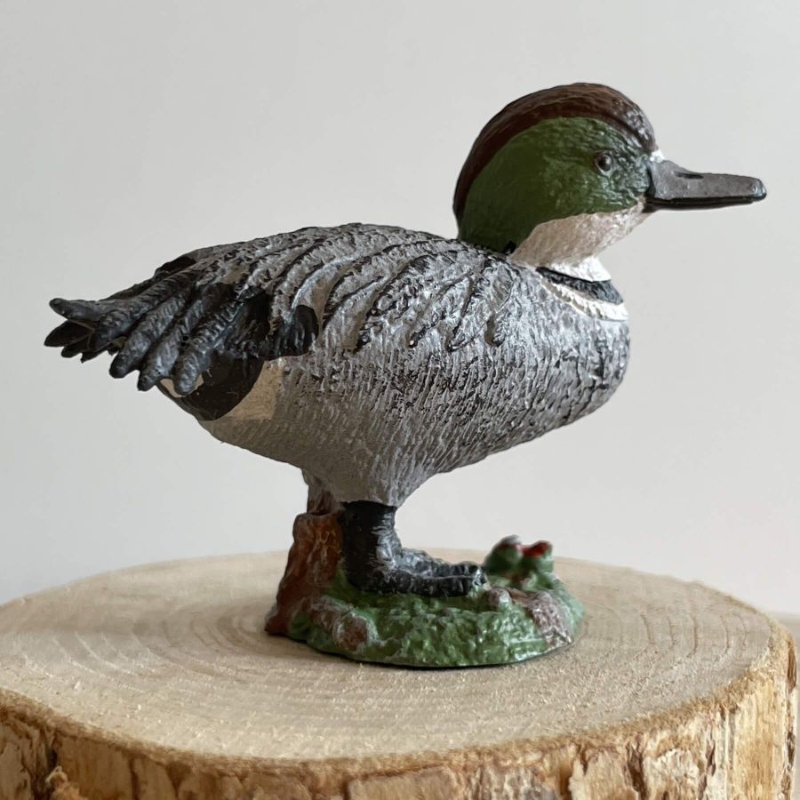 Figurine Canard à faucilles - Maia and Borges : L'Oiseau Aquatique Éclatant et Unique | LesMinis.fr