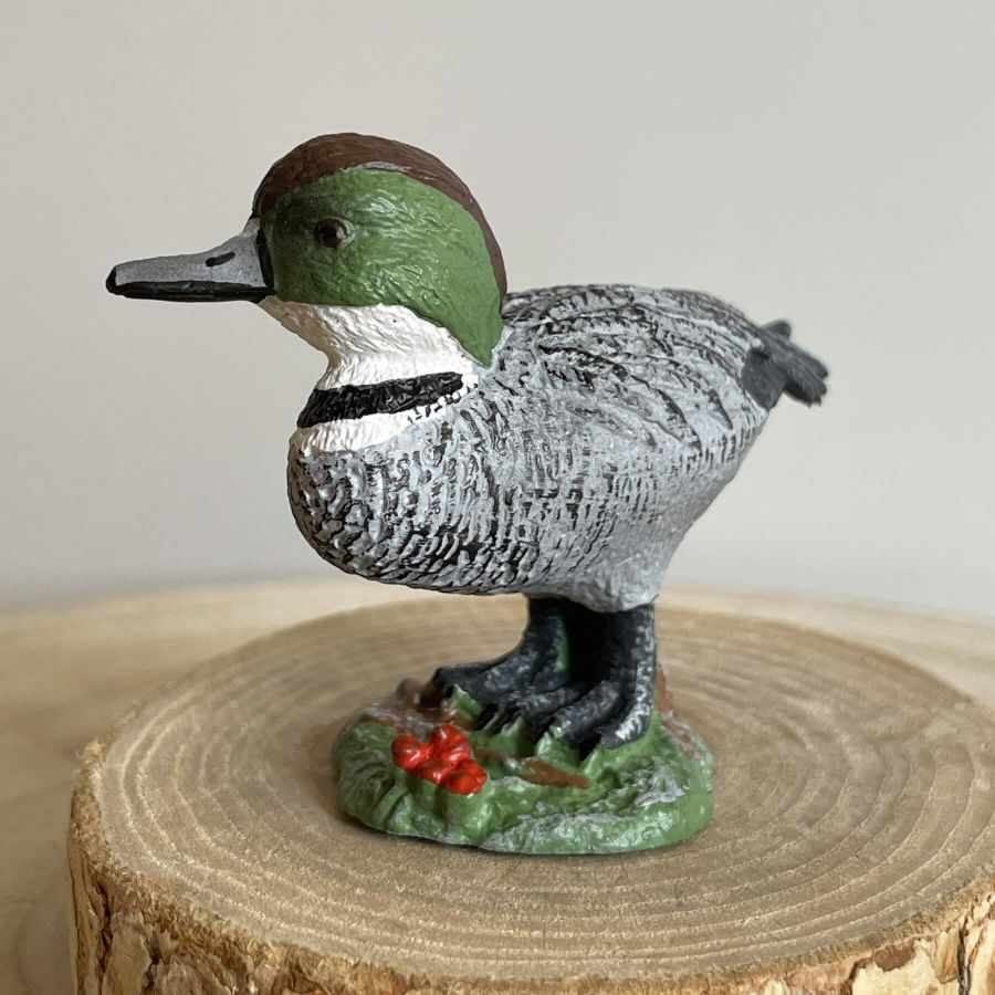 Figurine Canard à faucilles - Maia and Borges : L'Oiseau Aquatique Éclatant et Unique | LesMinis.fr