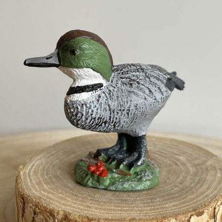 Figurine Canard à faucilles - Maia and Borges : L'Oiseau Aquatique Éclatant et Unique | LesMinis.fr