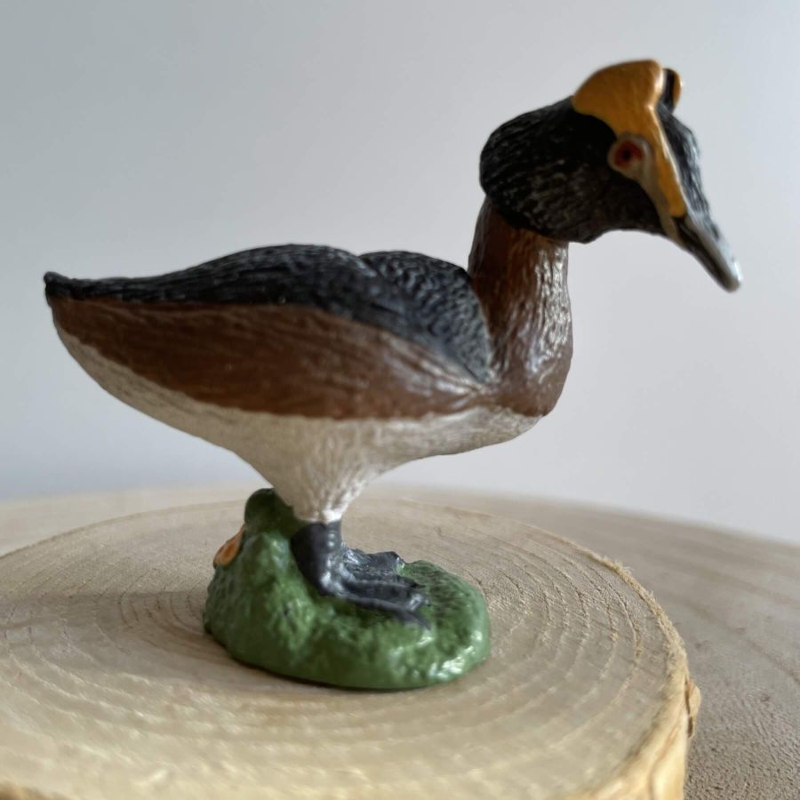 Figurine Grèbe Cornu - Maia and Borges : L'Oiseau Aquatique Élégant et Unique | LesMinis.fr