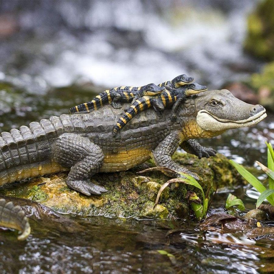 Figurine Alligator avec bébés - Safari Ltd® 259629 | Jouet réaliste | Matériel pédagogiqueAnimaux Montessori