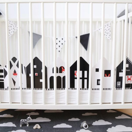 Livre contrasté "Aki's House" | Rouge et noir pour bébé 2 mois+ | Montessori tummy time | lesminis.fr