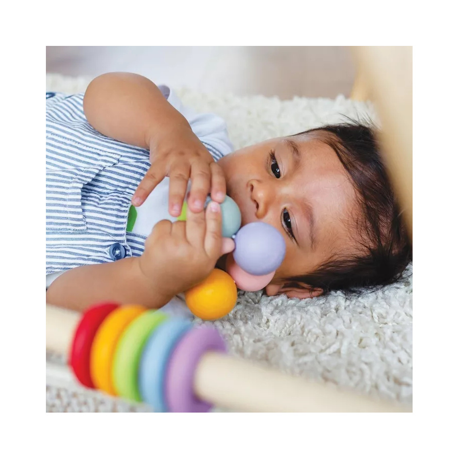 Hochet Anneau de Perles en Bois Le Toy Van - Jouet Montessori d'Éveil Sensoriel Naturel pour Bébé dès la Naissance