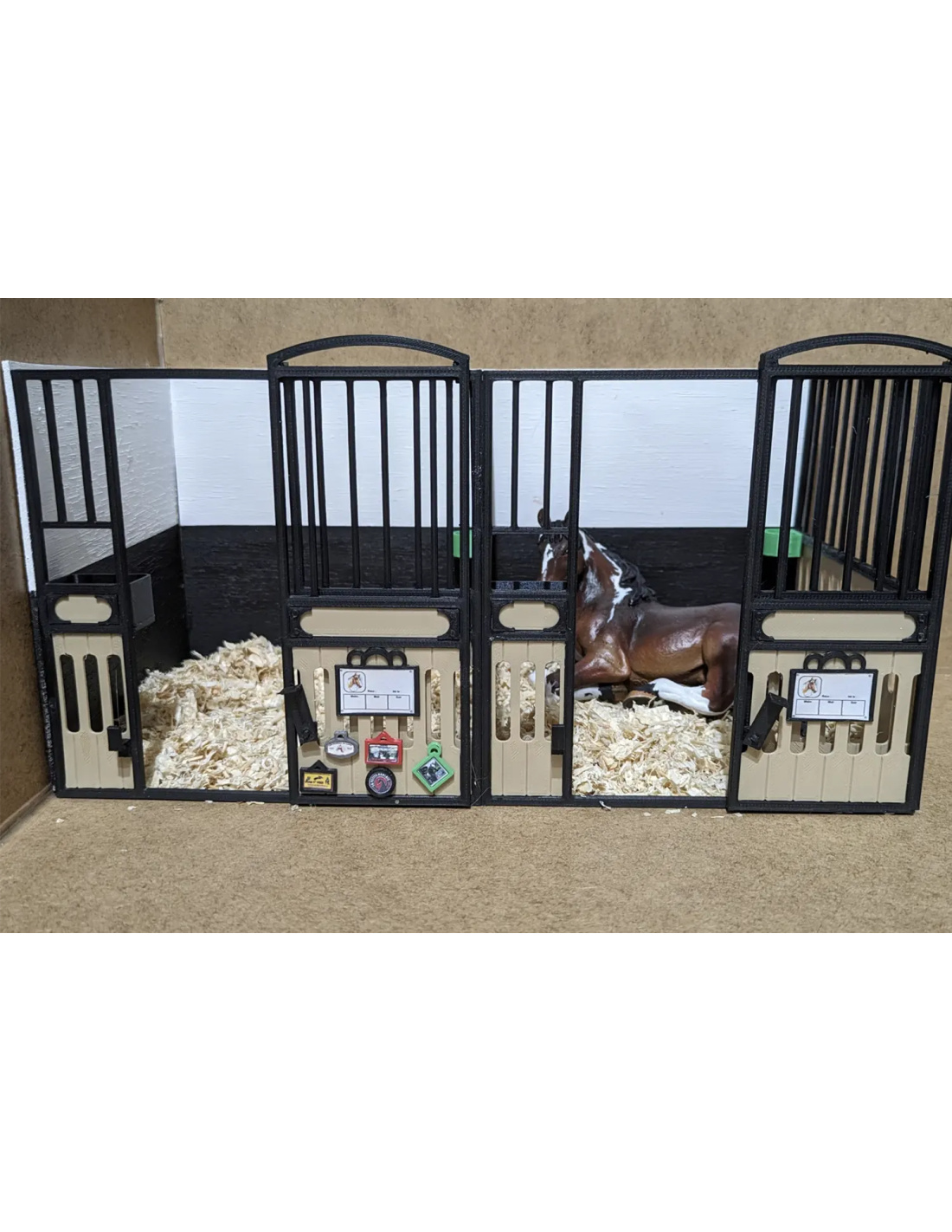 Écurie Jouet Pour Petits Chevaux (environ 10cm) - Occasion Comme Neuf