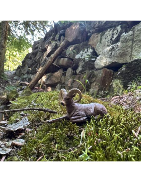Petite figurine mouflon canadien ToyMany | Couché, 6,7 cm