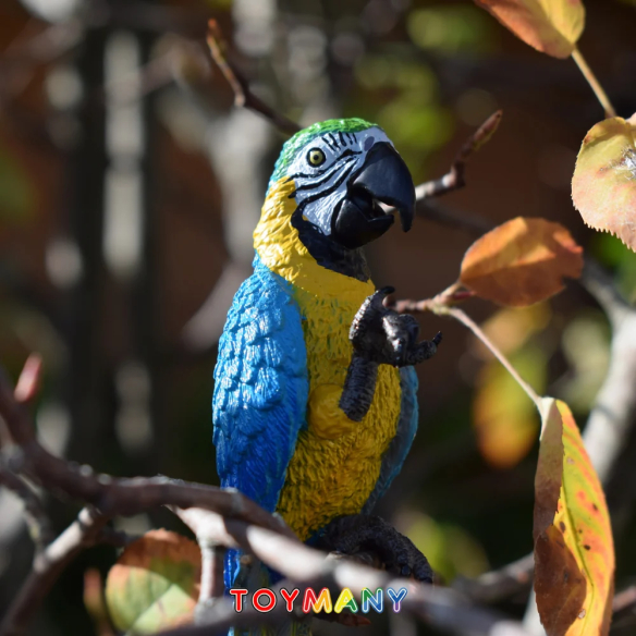 Figurine ara bleu et jaune couché sur le dos ToyMany