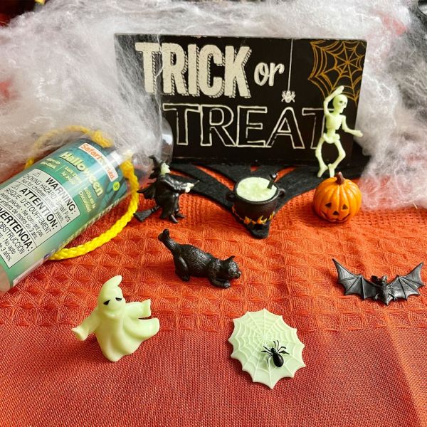 8 figurines Halloween phosphorescentes Safari Ltd 678004