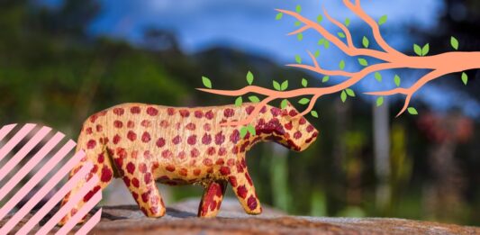 Une figurine animale de la marque Safari Ltd, qui propose des jouets éducatifs et ludiques, conçus avec l’aide de spécialistes. Il s’agit d’un panda roux, qui est un mammifère originaire d’Asie, qui se nourrit principalement de bambou. Cet animal est menacé par la destruction de son habitat et le braconnage.
