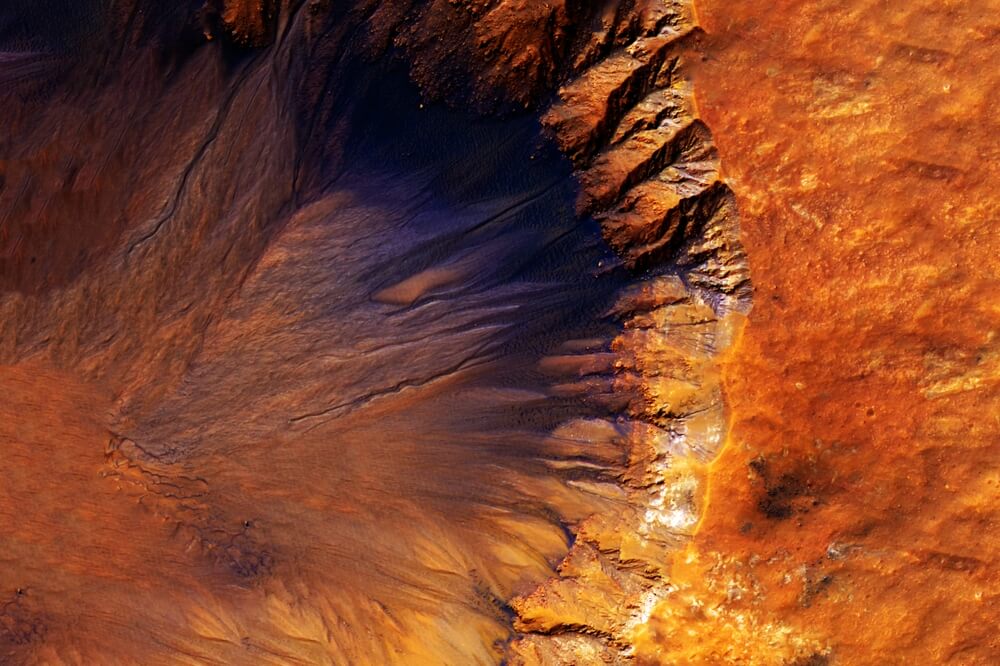 Planète Mars cratère
